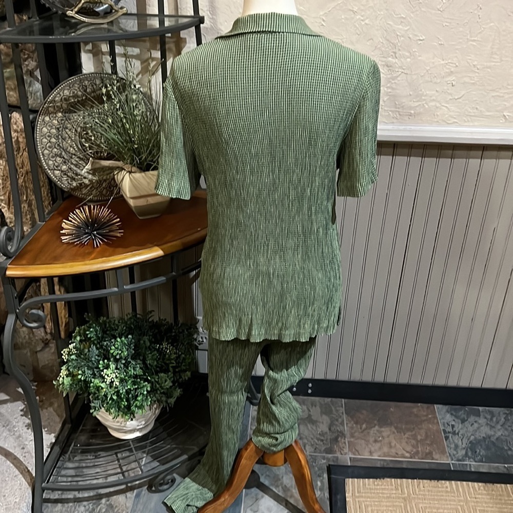 Donna Ricco Outfit - Picture 4 of 9